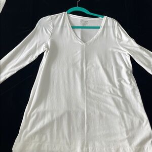 Chicos White V-Neck 3/4 Sleeve Top